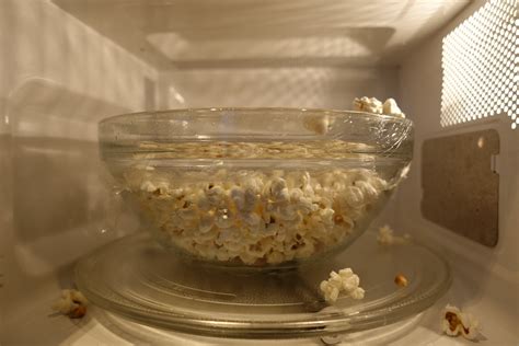 how long do you cook popcorn in the microwave